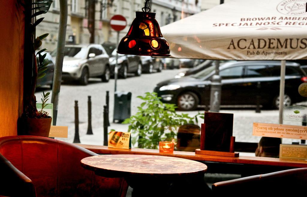 Academus Pub & Guest House Wrocław Eksteriør bilde