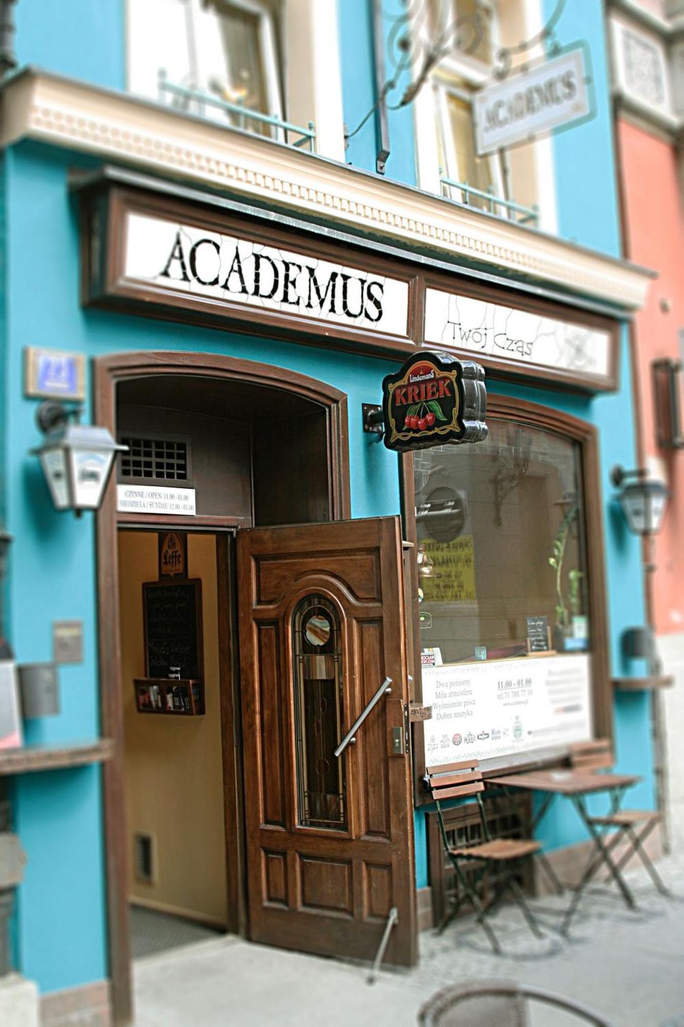 Academus Pub & Guest House Wrocław Eksteriør bilde