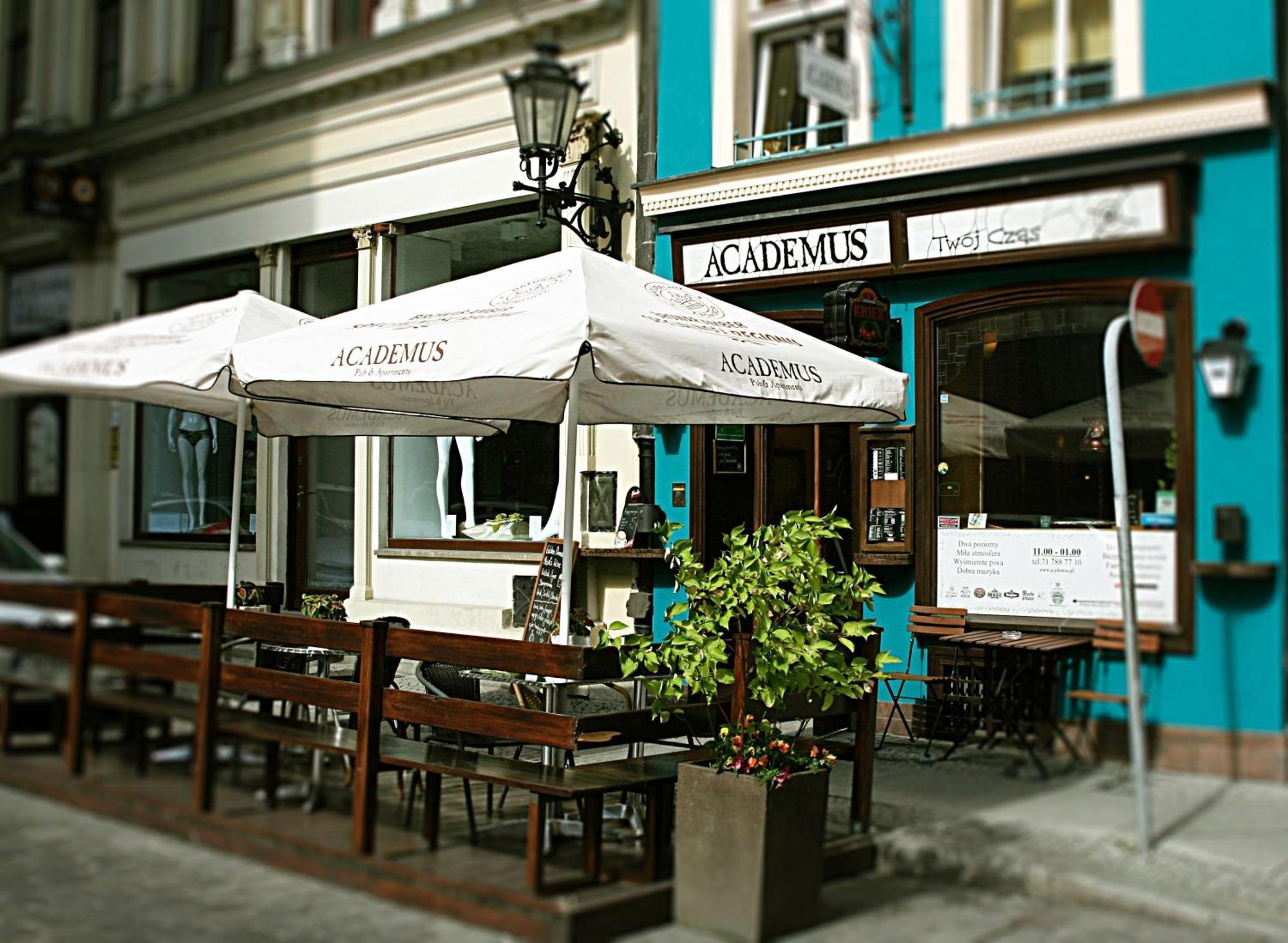 Academus Pub & Guest House Wrocław Eksteriør bilde