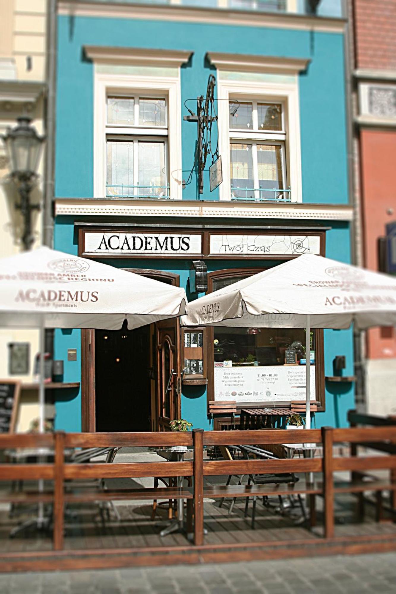 Academus Pub & Guest House Wrocław Eksteriør bilde
