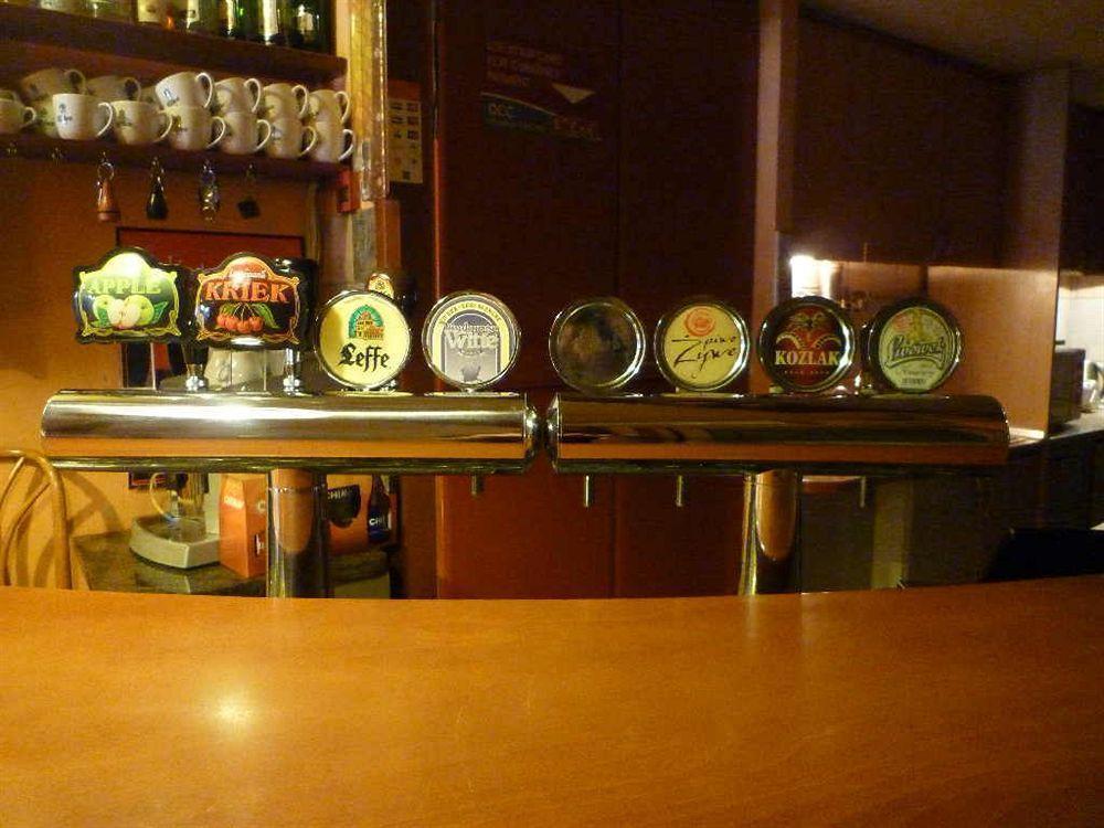 Academus Pub & Guest House Wrocław Eksteriør bilde