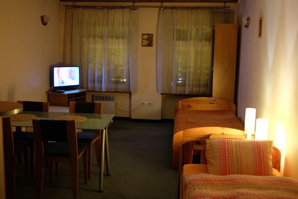 Academus Pub & Guest House Wrocław Eksteriør bilde