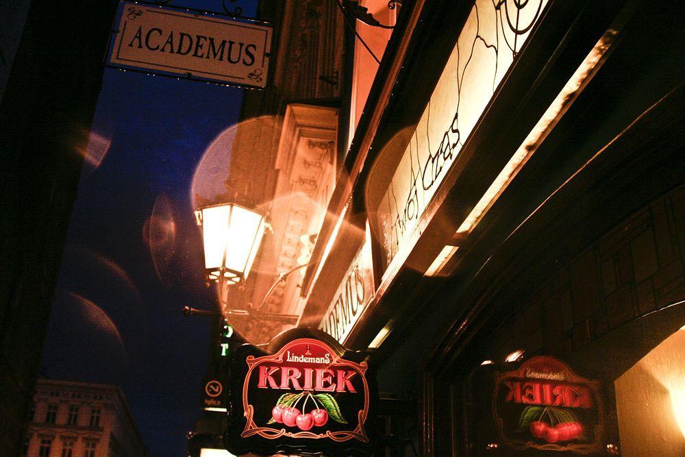 Academus Pub & Guest House Wrocław Eksteriør bilde