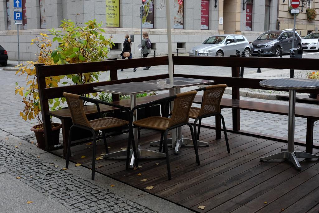 Academus Pub & Guest House Wrocław Eksteriør bilde