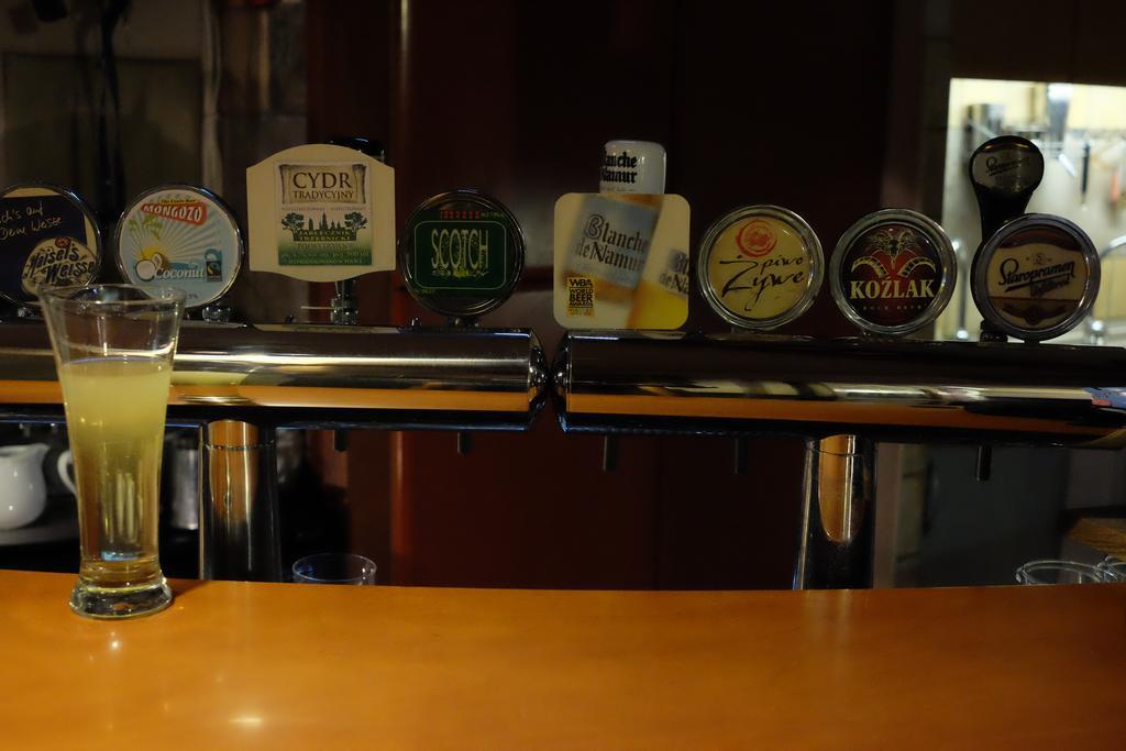 Academus Pub & Guest House Wrocław Eksteriør bilde